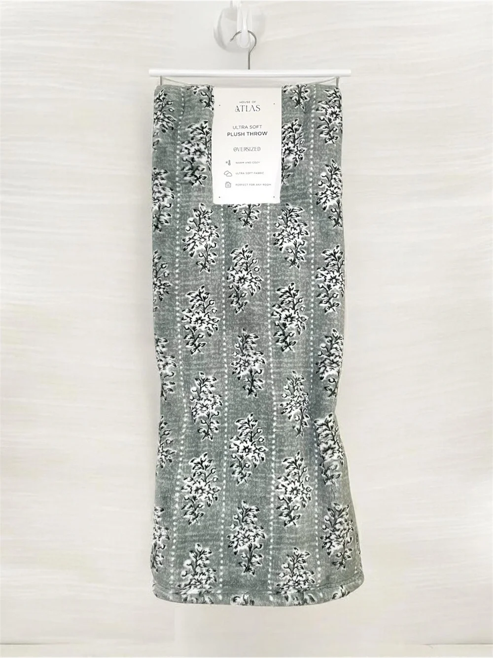 NWT House of Atlas Ultra Soft Plush Throw Blanket Sage Gray Floral 60x70
